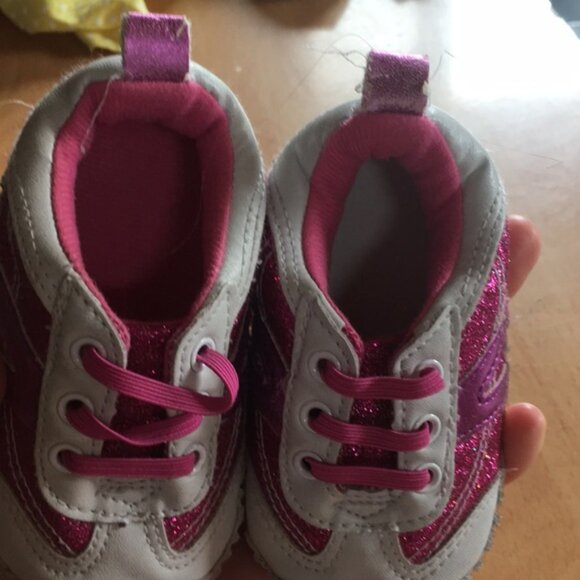 8/15 Pink & white slip on runners - Picture 4 of 4